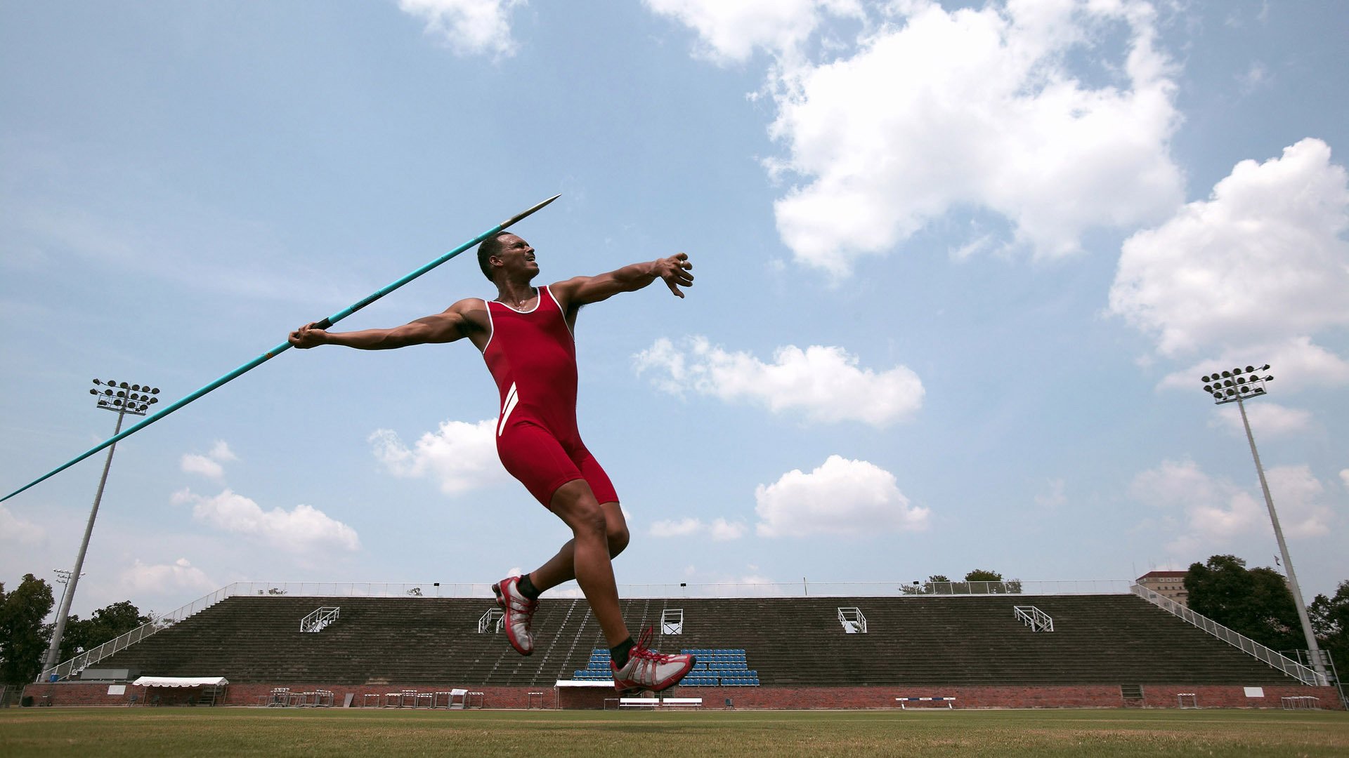 篮网斩落黄蜂，马克西如何从隐形人蜕变为关键先生？